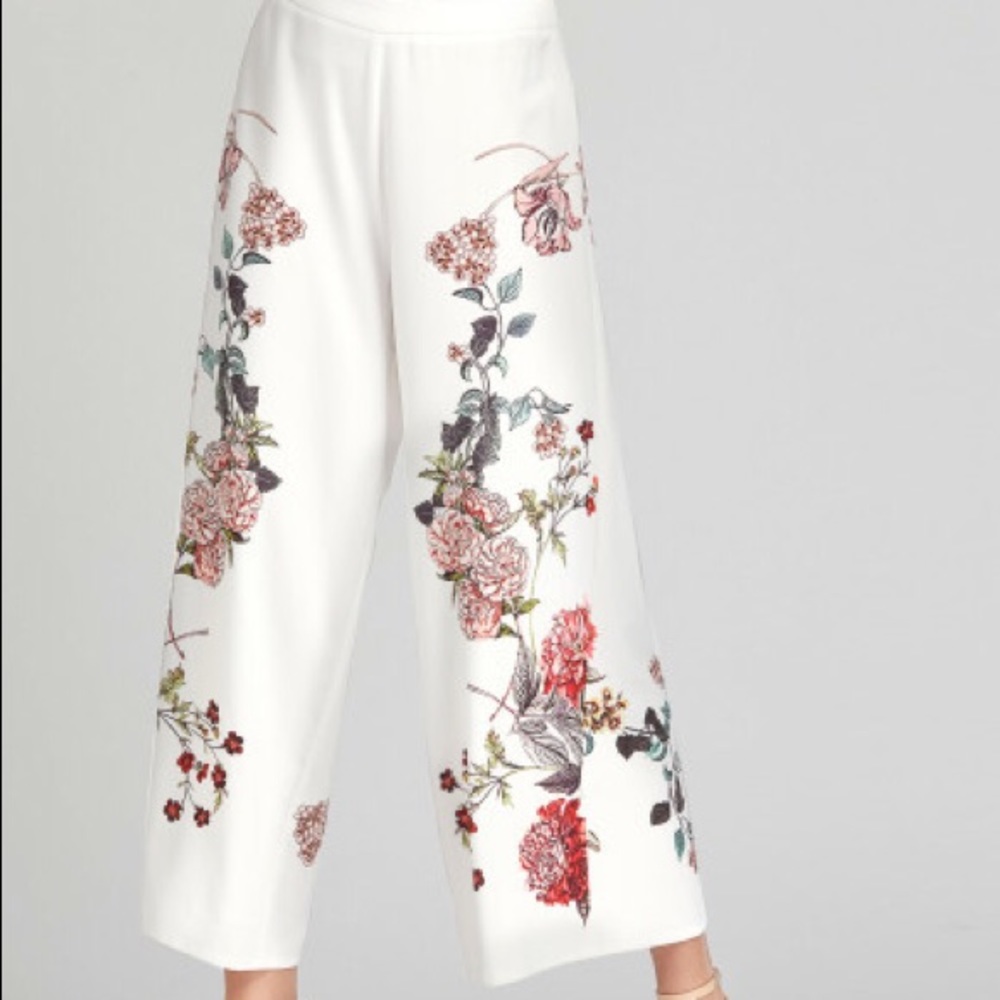 COPY - Crop pant wide leg white with flowers - Picture 2 of 10